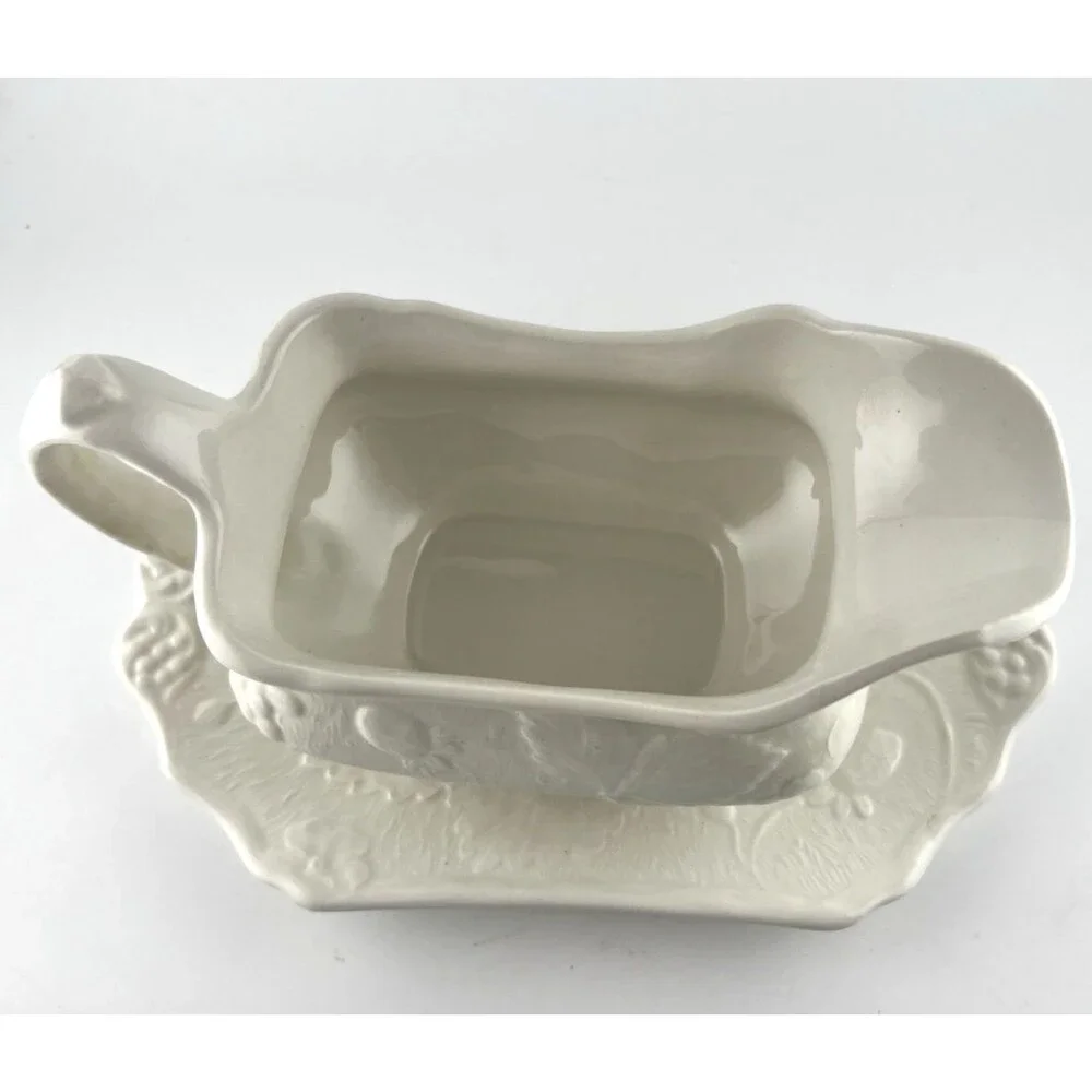 Vtg Burleigh Davenport White Strawberry Leaf Gravy Sauce Boat W/Underplate Dish